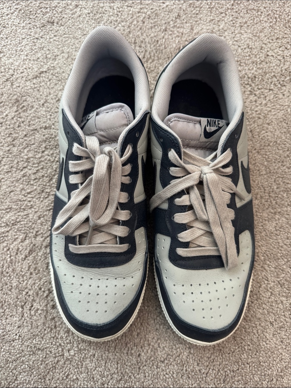 Nike Men’s Low-Top Sneakers in Light Gray and Black